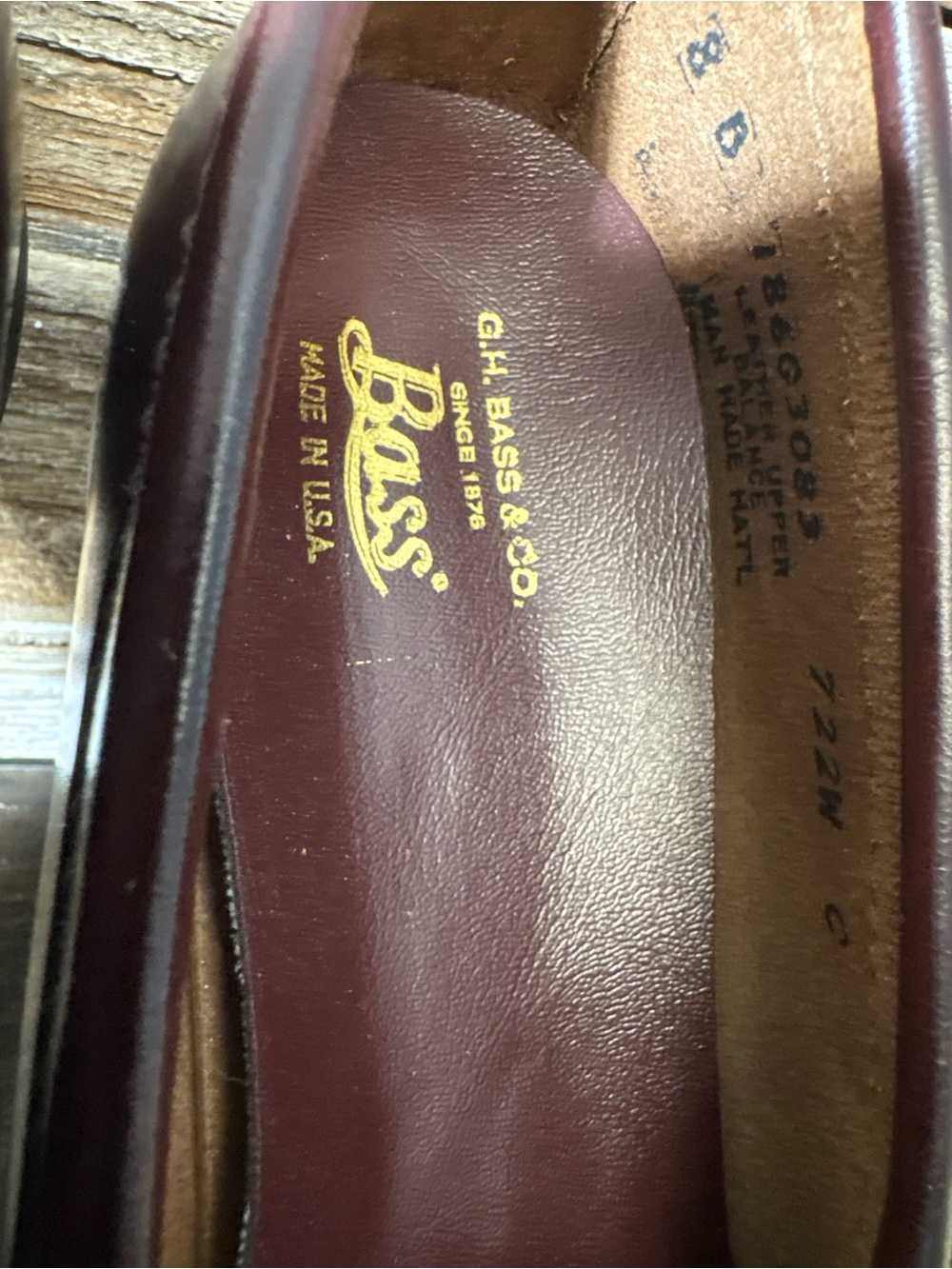 Vintage G.H. Bass & Co. Weejuns burgundy leather penny loafers - Picture 2 of 8